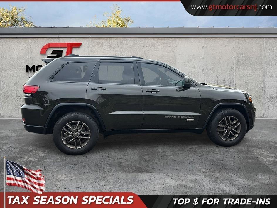 Used 2016 Jeep Grand Cherokee Laredo 75th Anniversary image 8