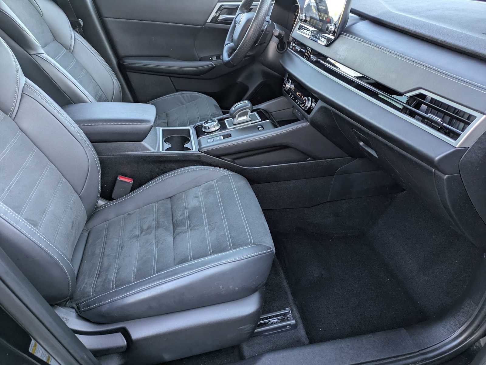 Used 2023 Mitsubishi Outlander SE image 22