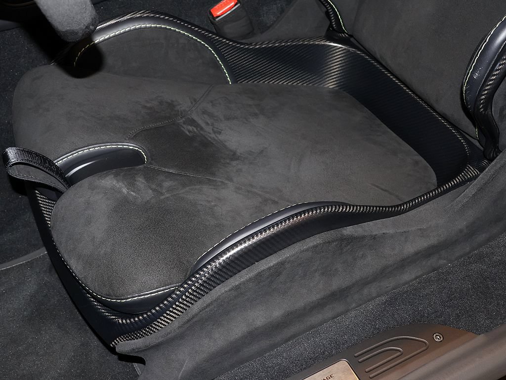 Used 2023 Aston Martin V12 Vantage RWD image 36