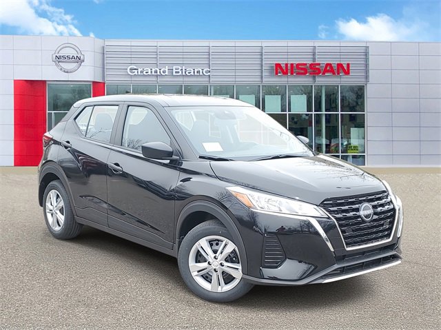 New 2025 Nissan Kicks Play S