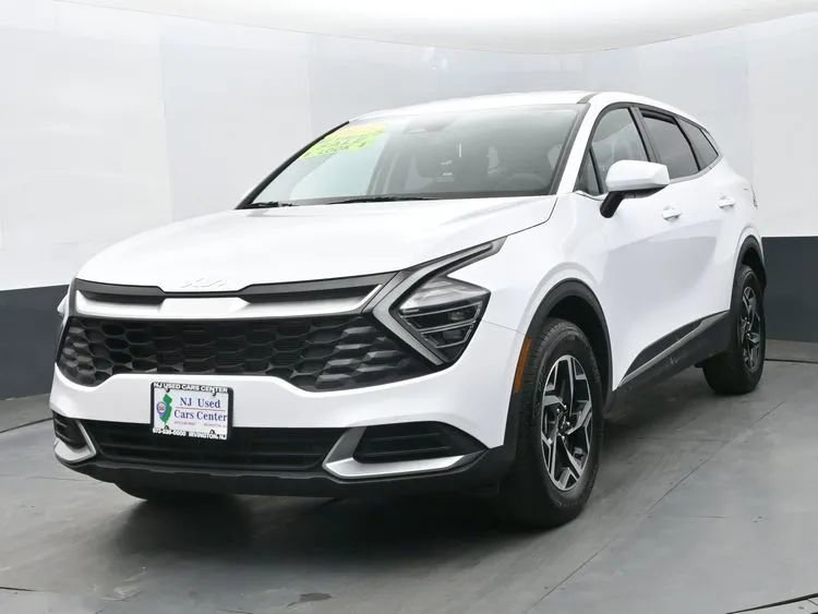 Used 2025 Kia Sportage LX image 1