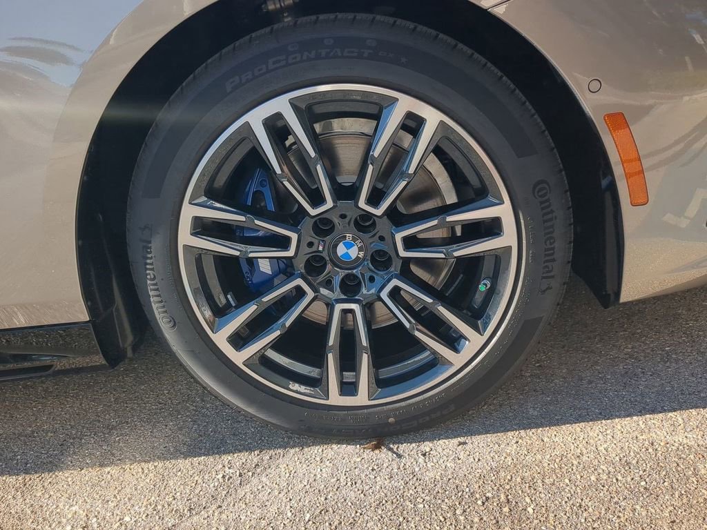 New 2026 BMW 530i xDrive w/ M Sport Package AWD/4WD image 11