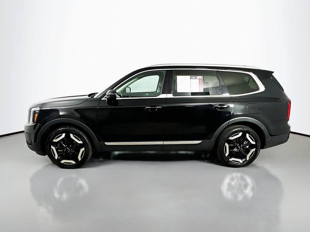 Used 2025 Kia Telluride S FWD image 5