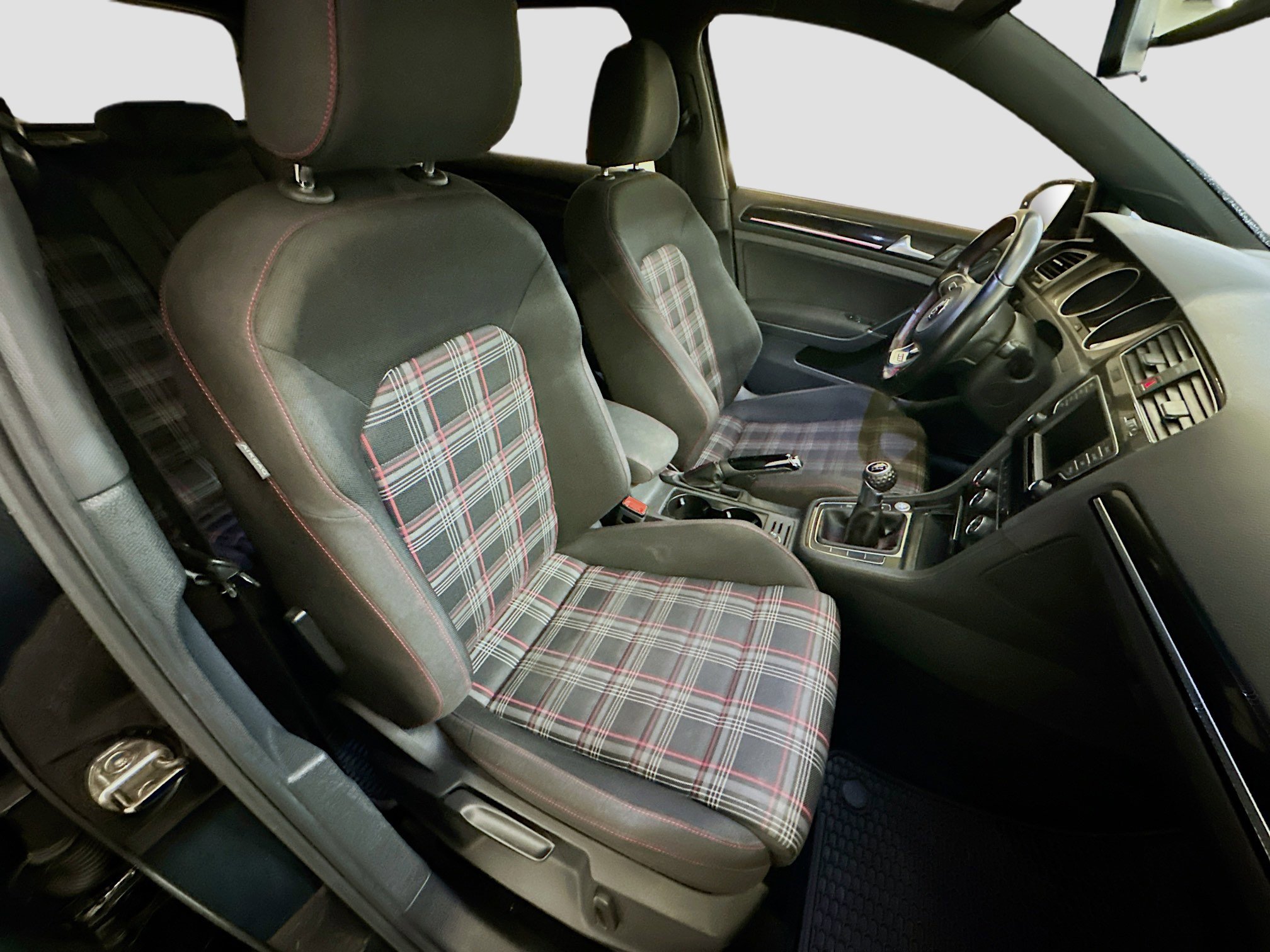 Used 2017 Volkswagen GTI Sport image 31