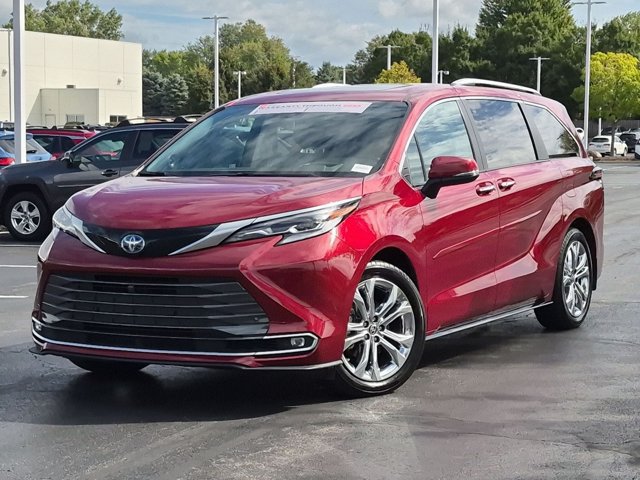 Certified 2023 Toyota Sienna Platinum FWD image 2