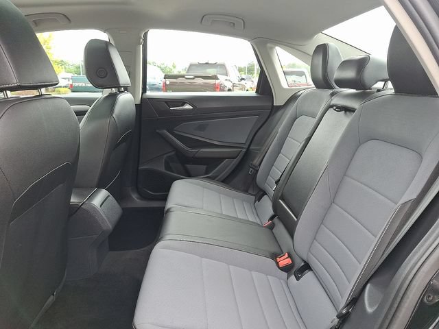 Used 2025 Volkswagen Jetta SE FWD image 10