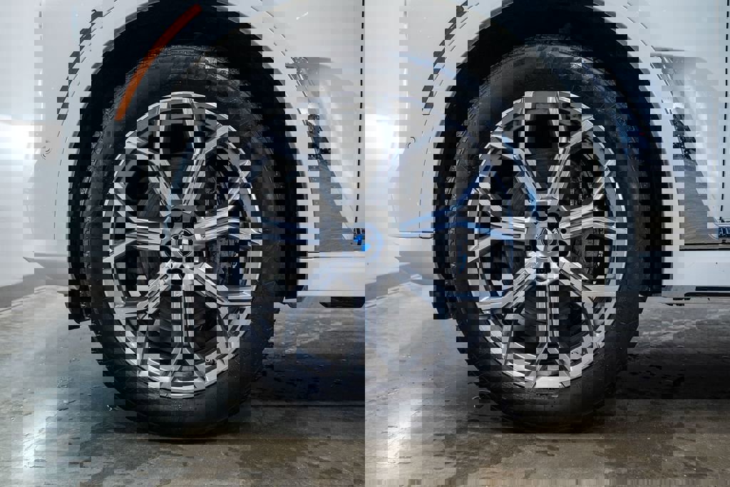 Used 2024 BMW X7 xDrive40i w/ Parking Assistance Package image 8