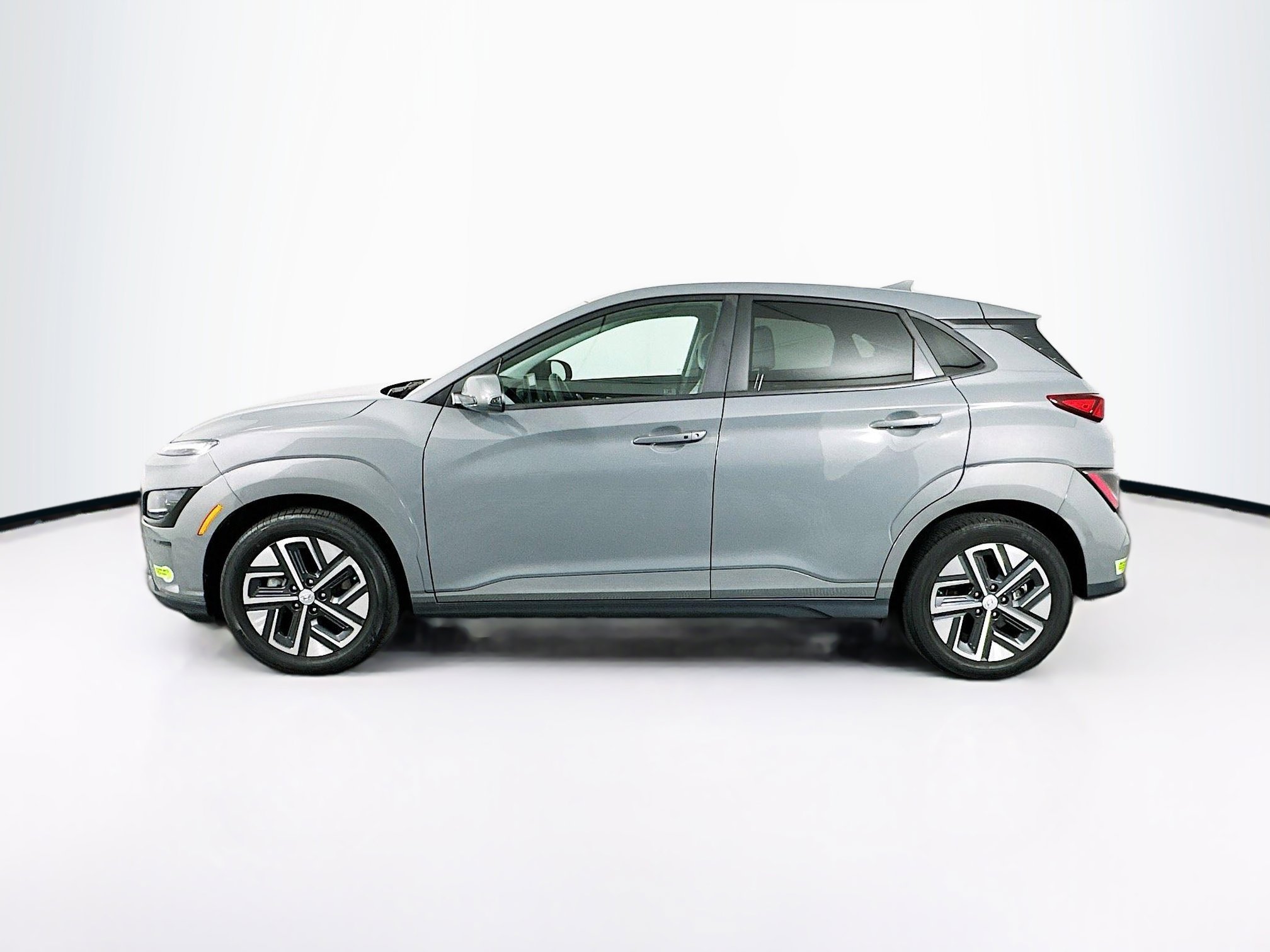 Used 2023 Hyundai Kona SE w/ Cargo Package image 4