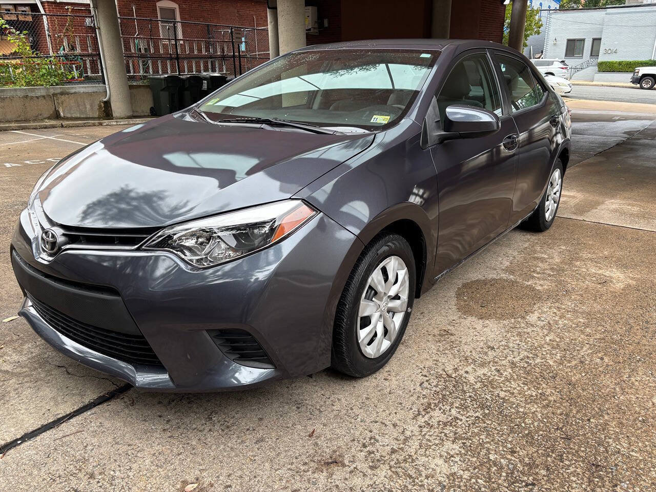 Used 2015 Toyota Corolla LE FWD image 1