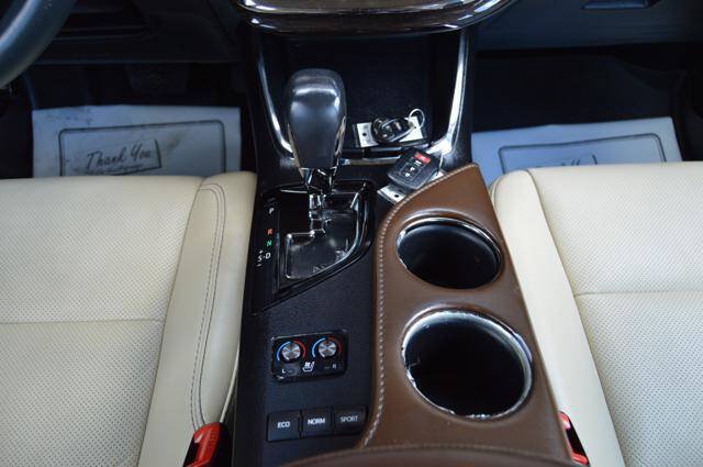Used 2013 Toyota Avalon Limited FWD image 24
