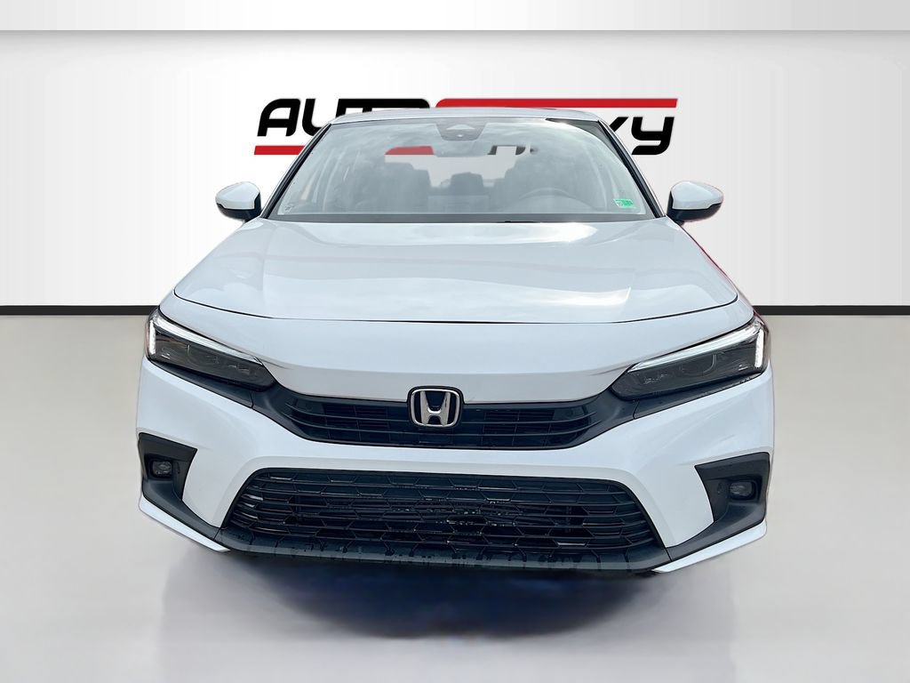 Used 2022 Honda Civic Touring image 2