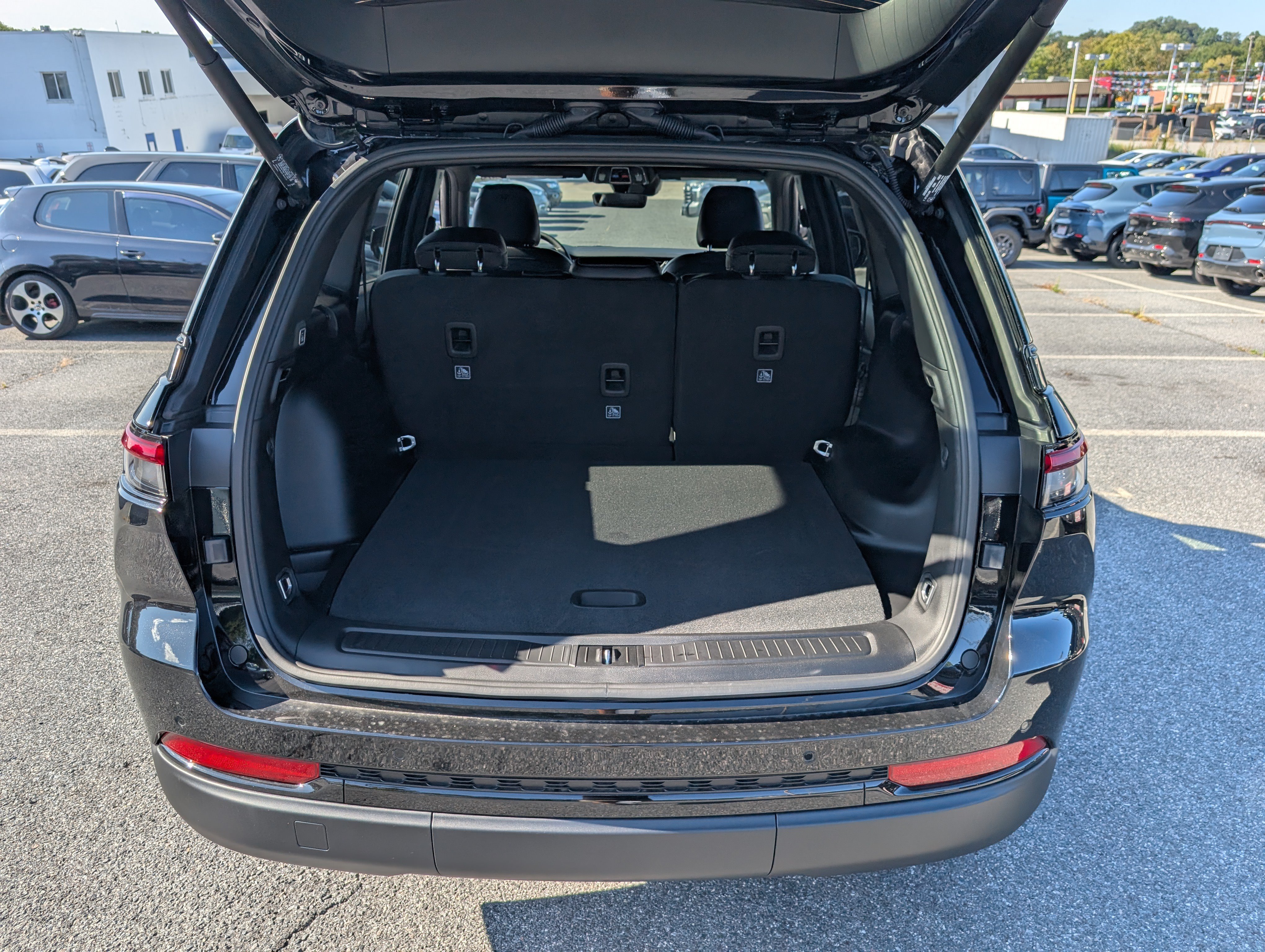 New 2025 Jeep Grand Cherokee Altitude AWD/4WD image 11