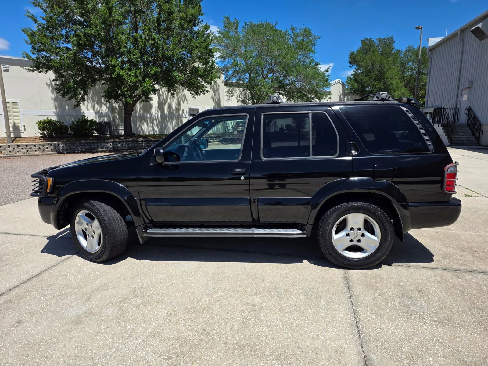 Used 2001 INFINITI QX4 2WD image 9
