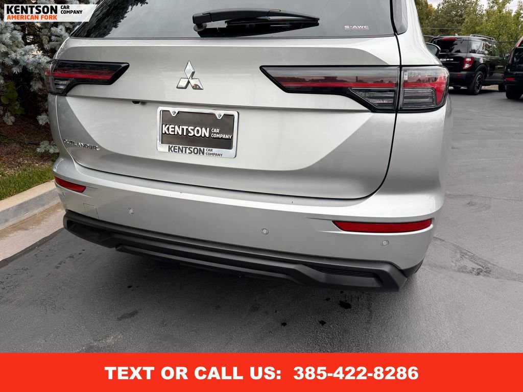 Used 2025 Mitsubishi Outlander ES image 37