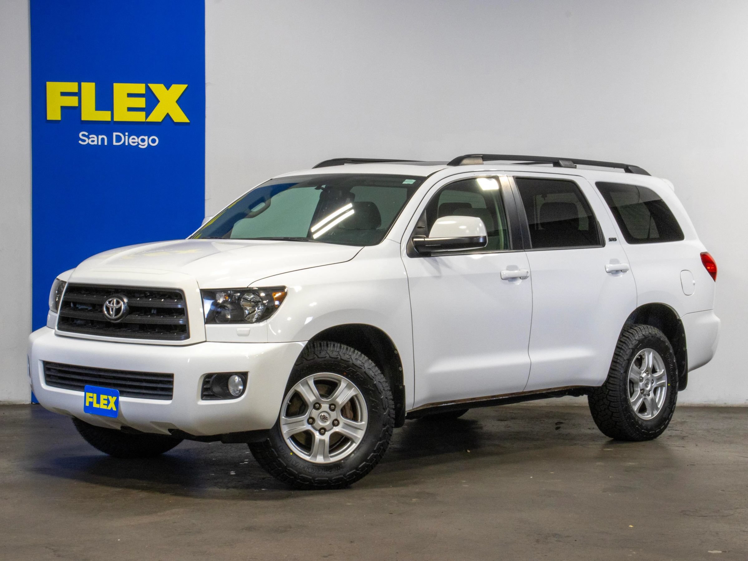 Used 2014 Toyota Sequoia SR5 RWD image 1