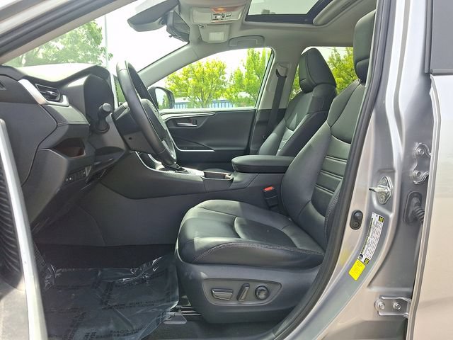 Used 2019 Toyota RAV4 Limited FWD image 12
