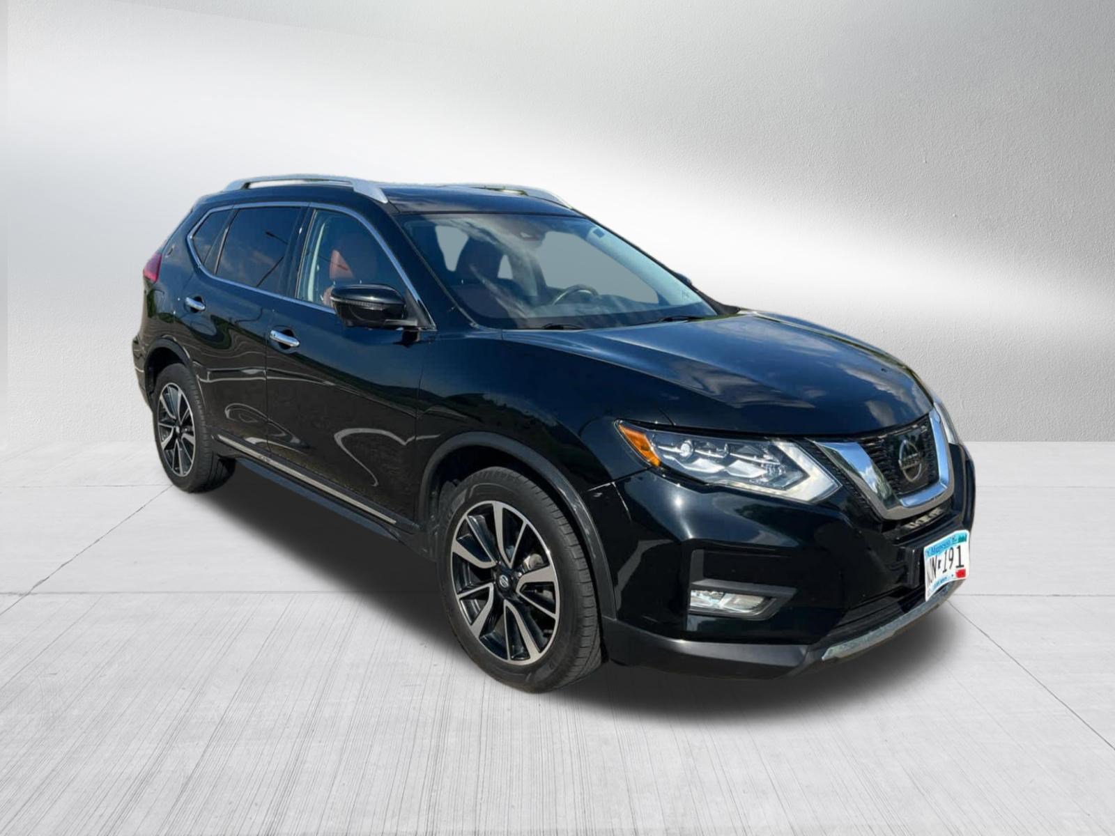 Used 2017 Nissan Rogue SL w/ SL Premium Package AWD/4WD image 2