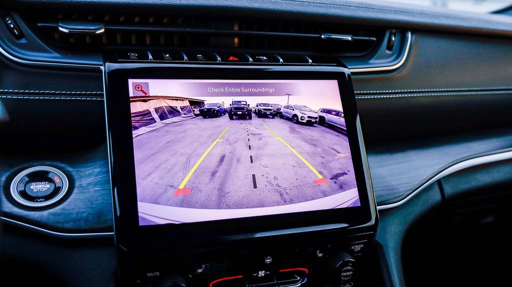 Certified 2024 Jeep Grand Cherokee Limited image 28