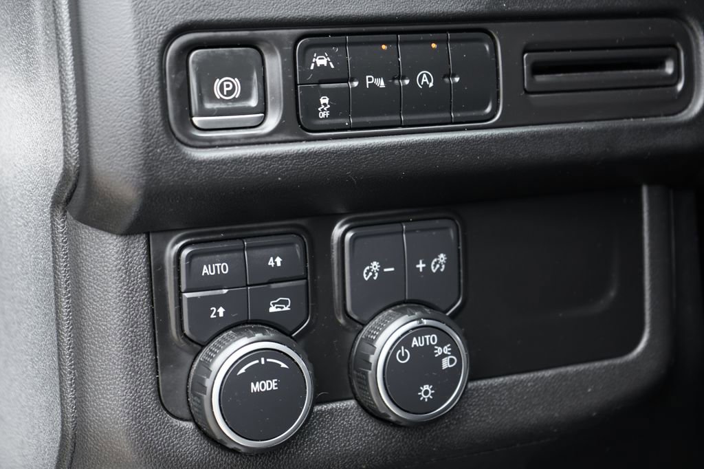 Used 2023 Chevrolet Tahoe RST AWD/4WD image 23