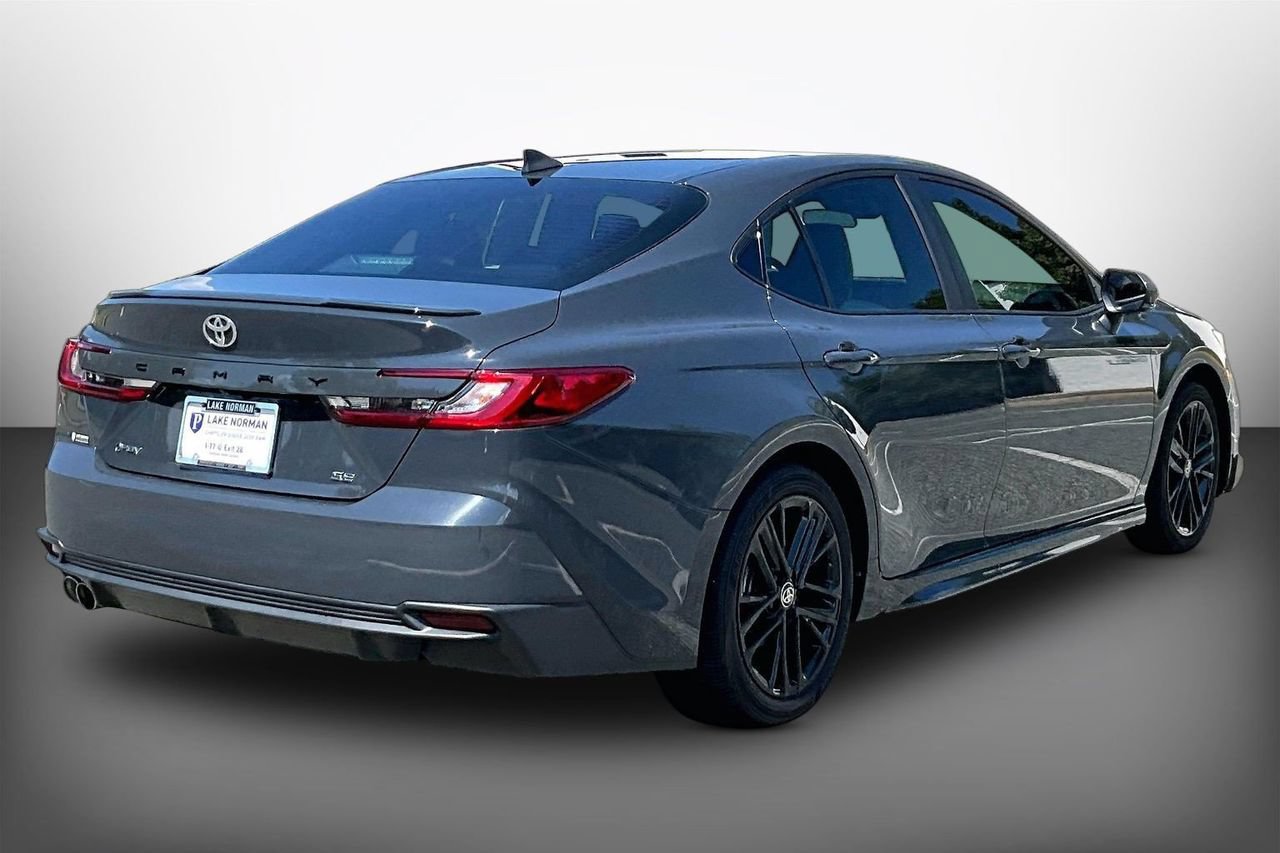 Used 2025 Toyota Camry SE FWD image 8