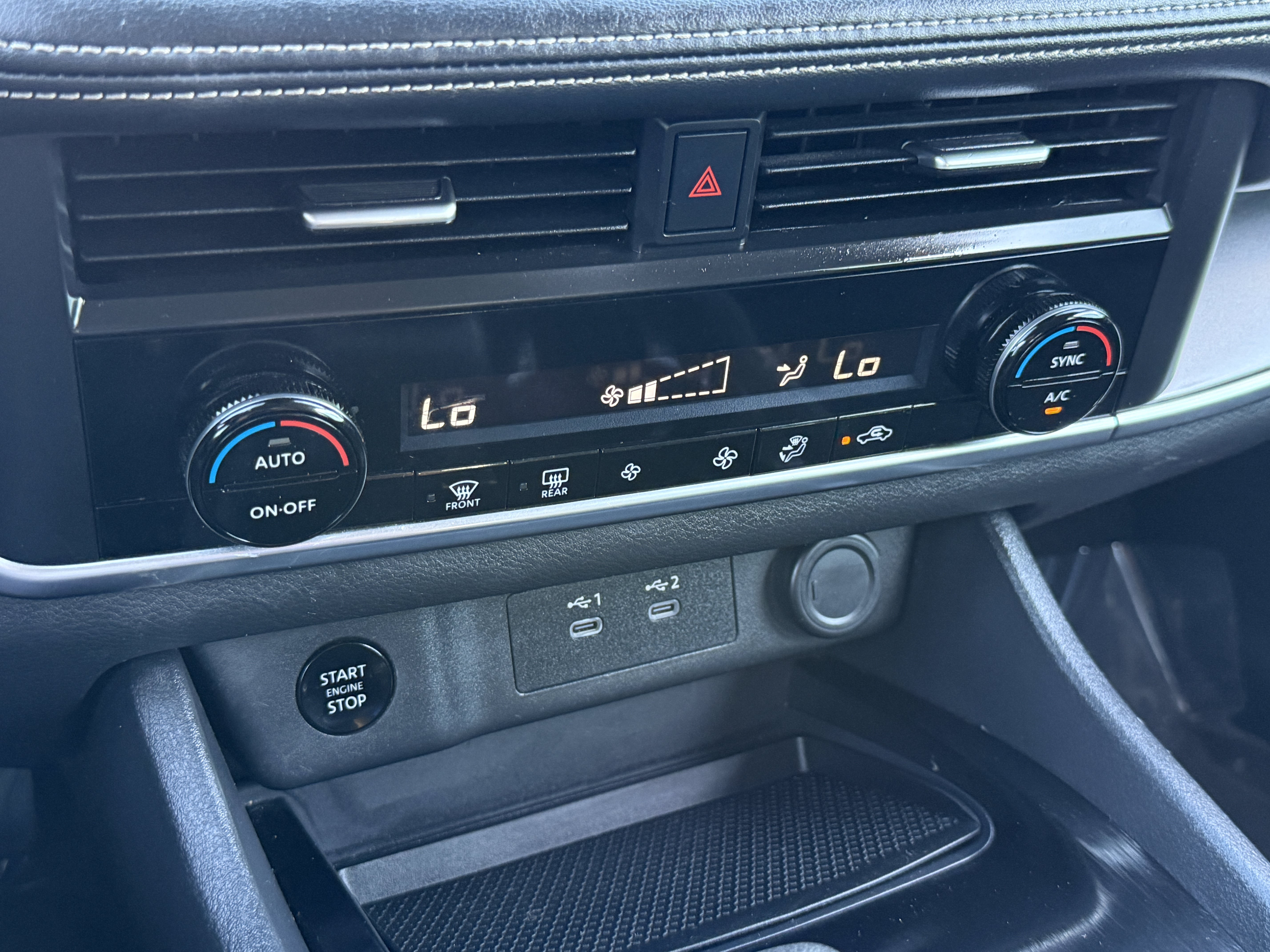 Used 2024 Nissan Rogue SV FWD image 25