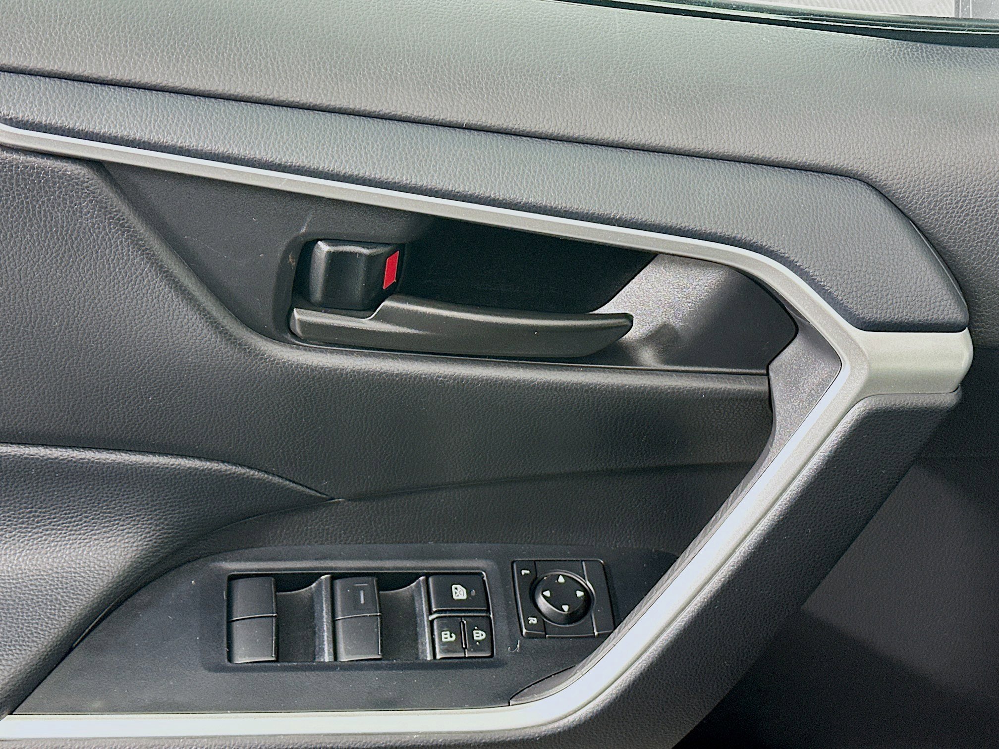 Used 2024 Toyota RAV4 LE image 15