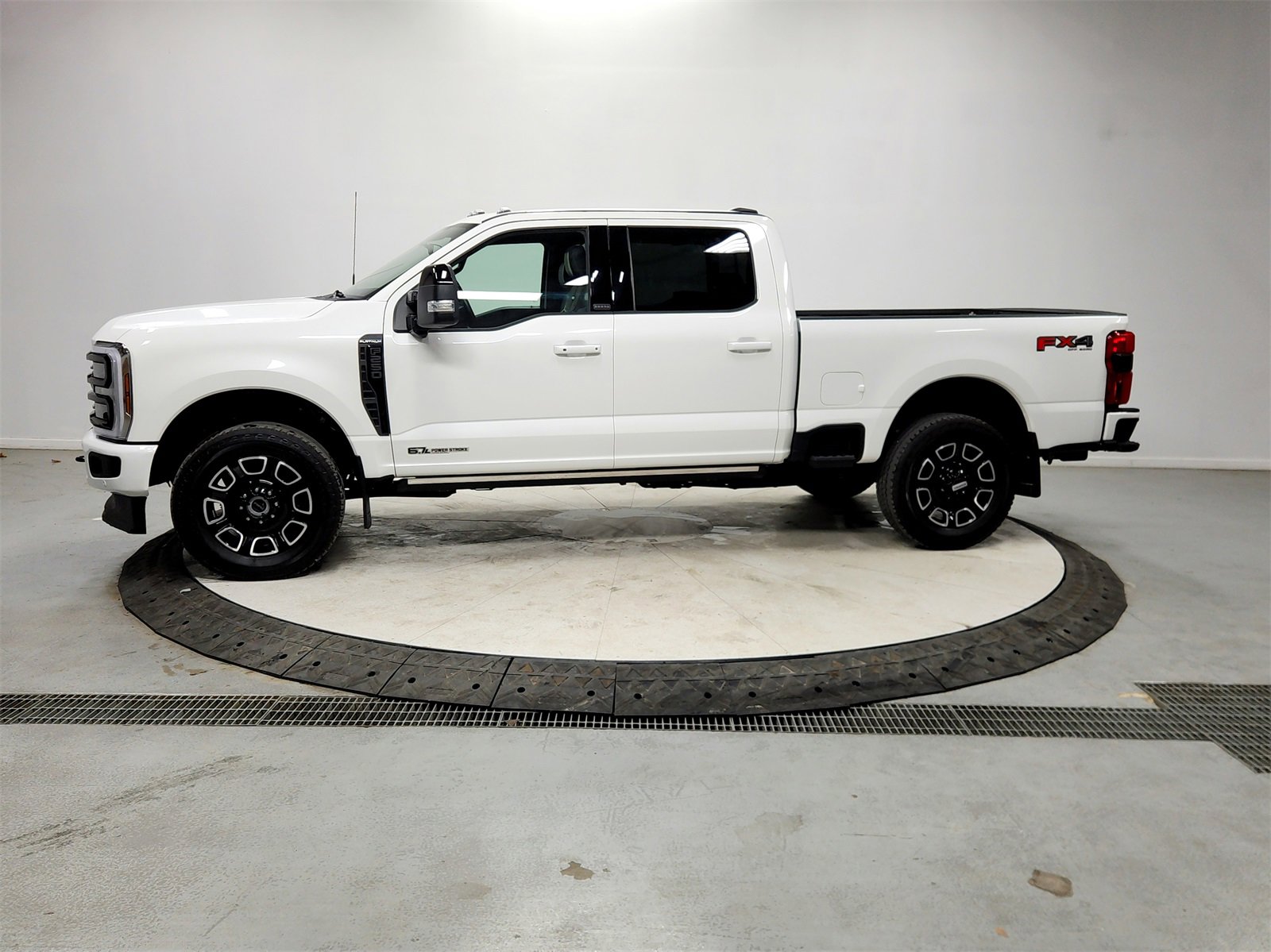 Used 2025 Ford F250 Platinum image 4