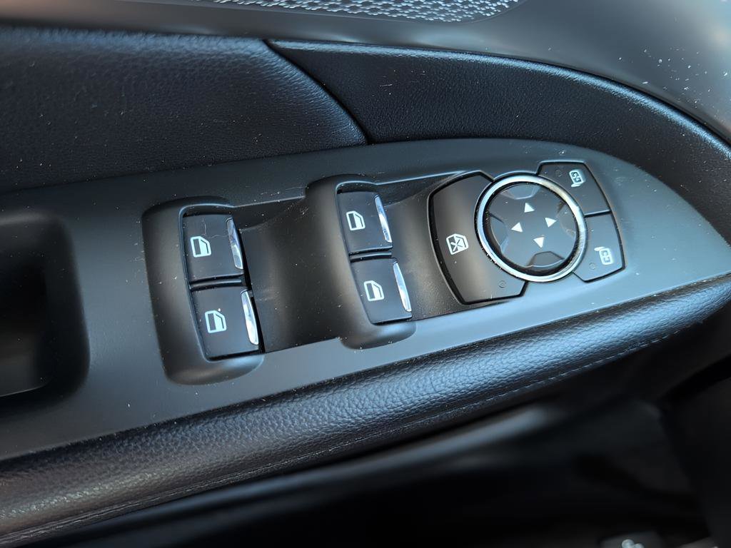 Used 2018 Ford Explorer XLT image 17