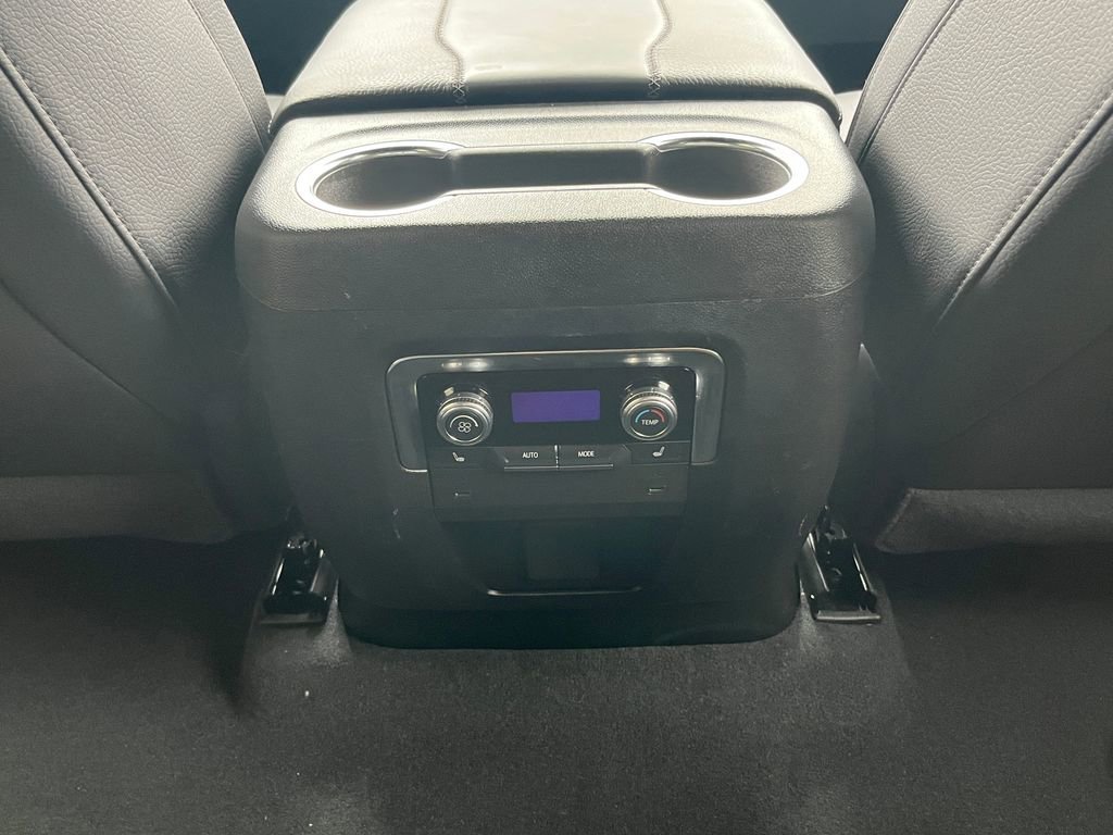 Used 2025 GMC Yukon Denali AWD/4WD image 19