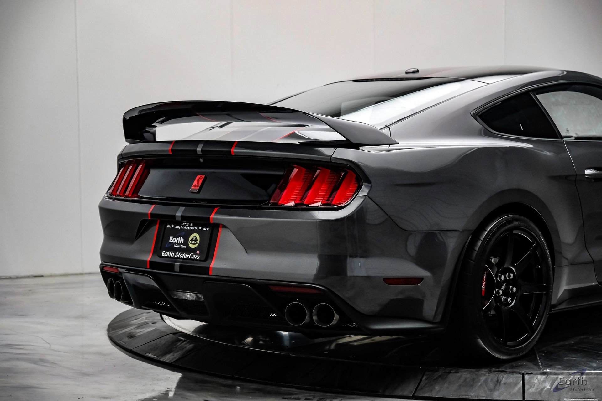 Used 2016 Ford Mustang Shelby GT350R w/ GT350R Equipment Group 920A RWD image 18