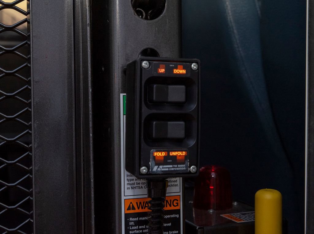 Used 2014 Ford E-350 and Econoline 350 Super Duty RWD image 3