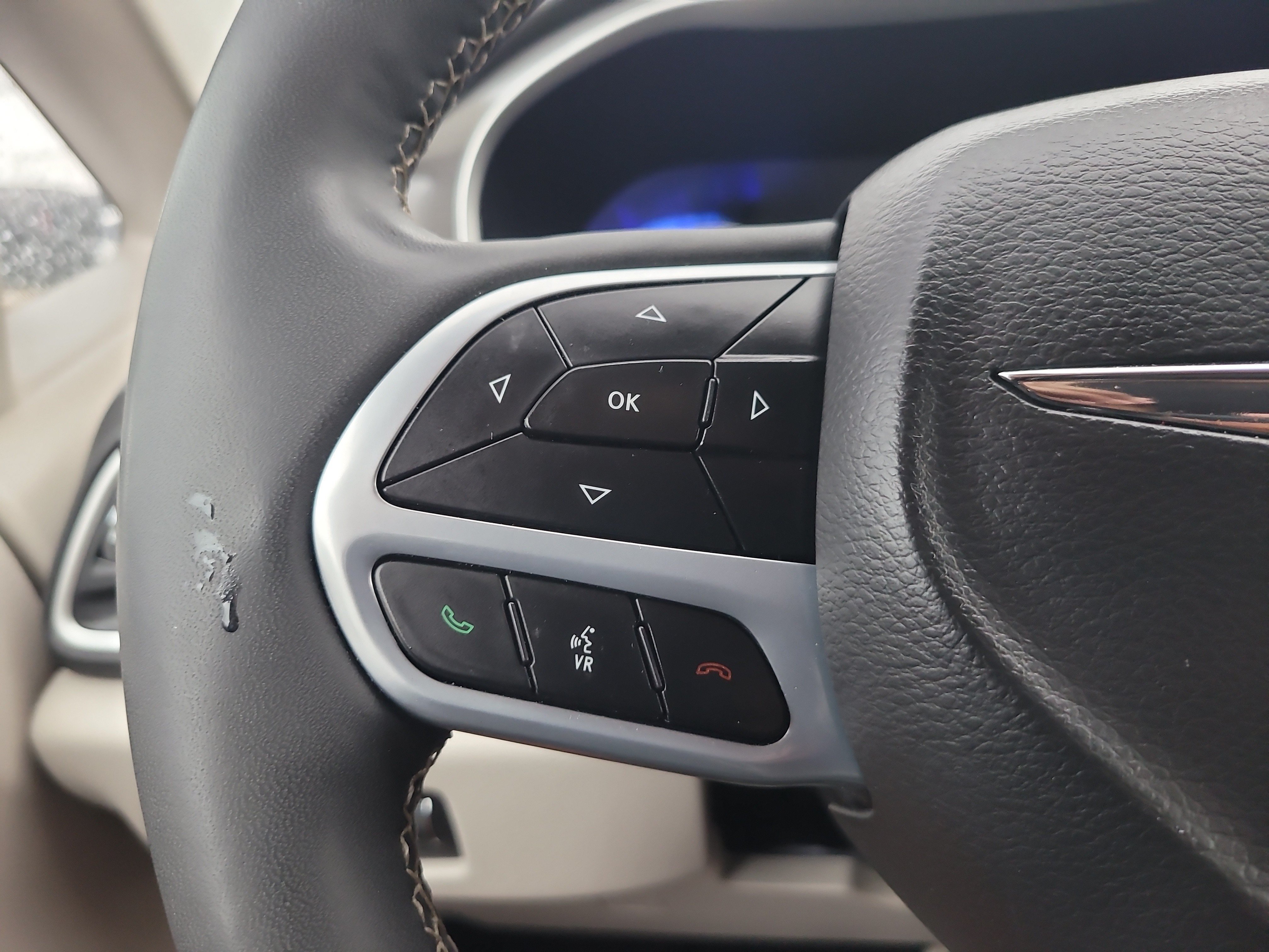 Used 2024 Chrysler Pacifica Touring-L FWD image 26