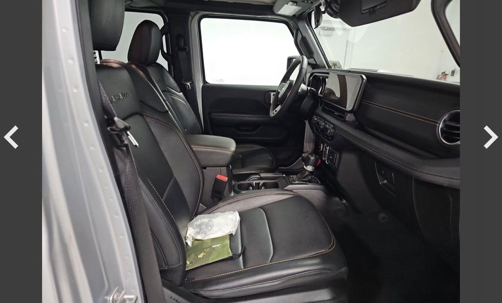 Used 2024 Jeep Wrangler Unlimited Sahara AWD/4WD image 11