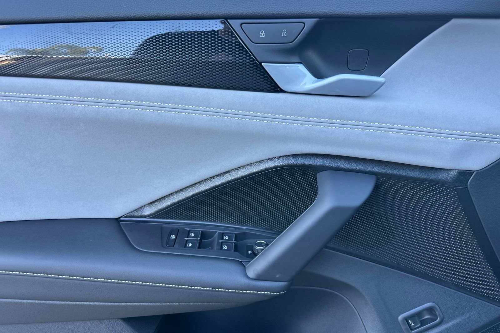 New 2026 Volkswagen Tiguan SE R-Line image 10