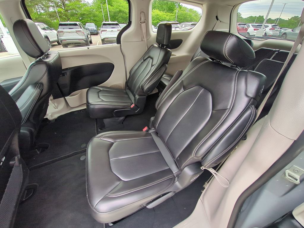 Used 2023 Chrysler Pacifica Touring-L FWD image 29