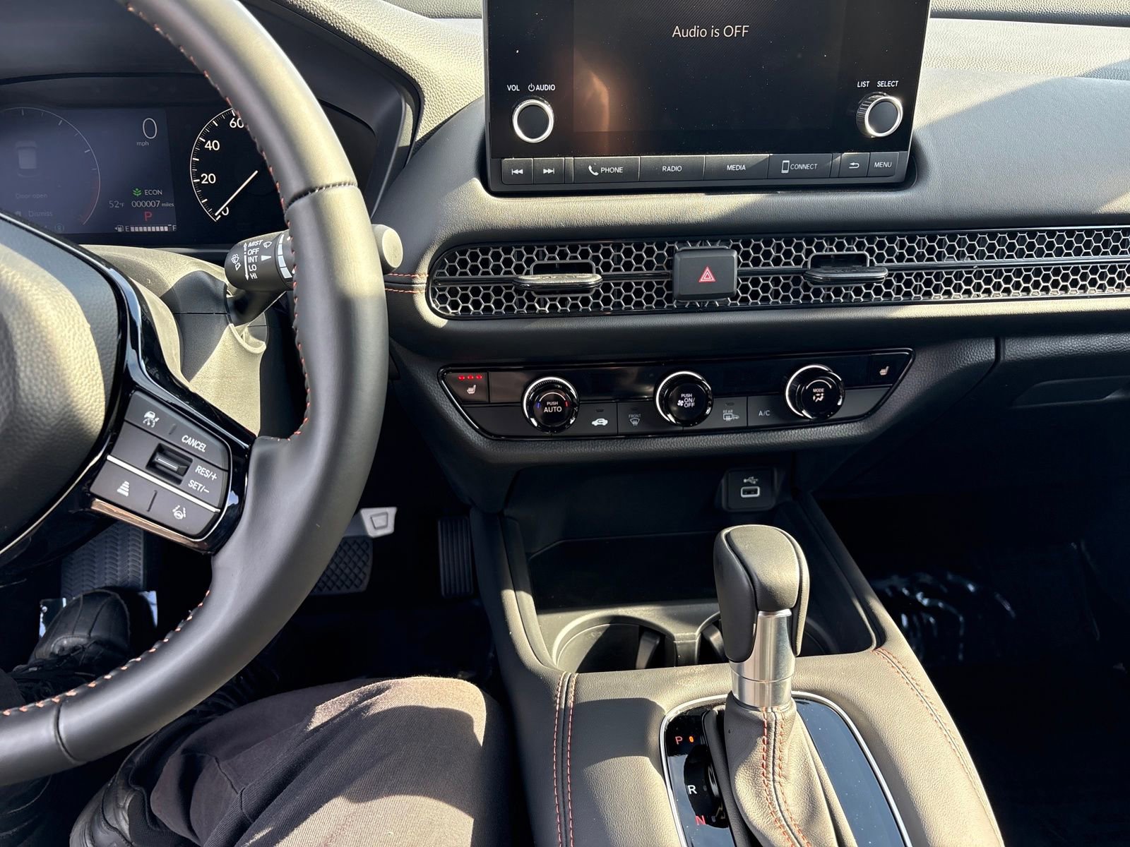 Used 2025 Honda HR-V Sport image 17