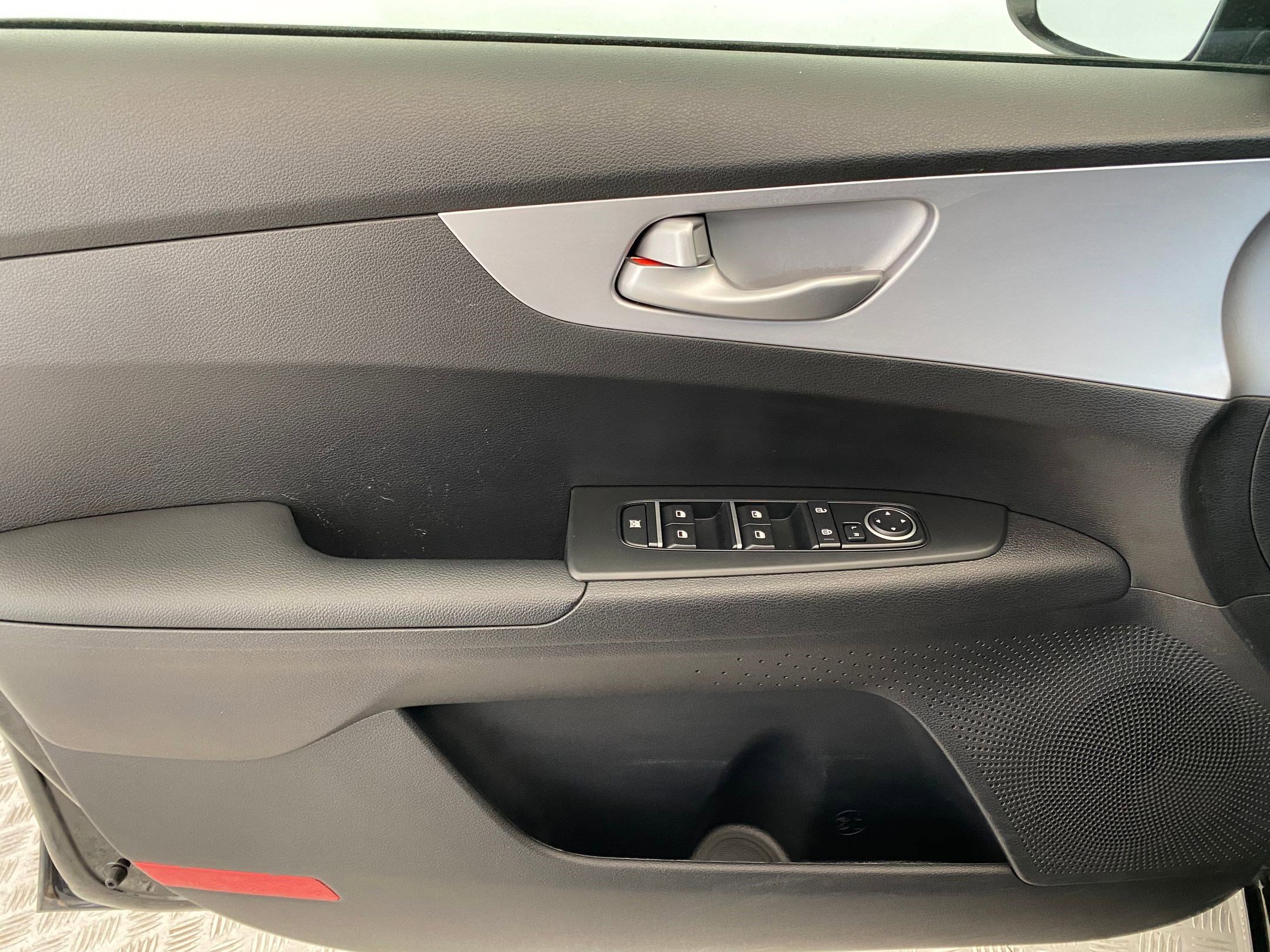 Used 2024 Kia Forte LXS w/ LXS Technology Package image 12