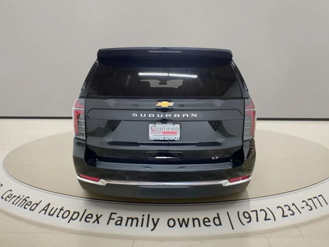 Used 2025 Chevrolet Suburban LT RWD image 4