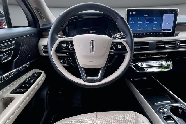Used 2025 Lincoln Corsair Reserve AWD/4WD image 8
