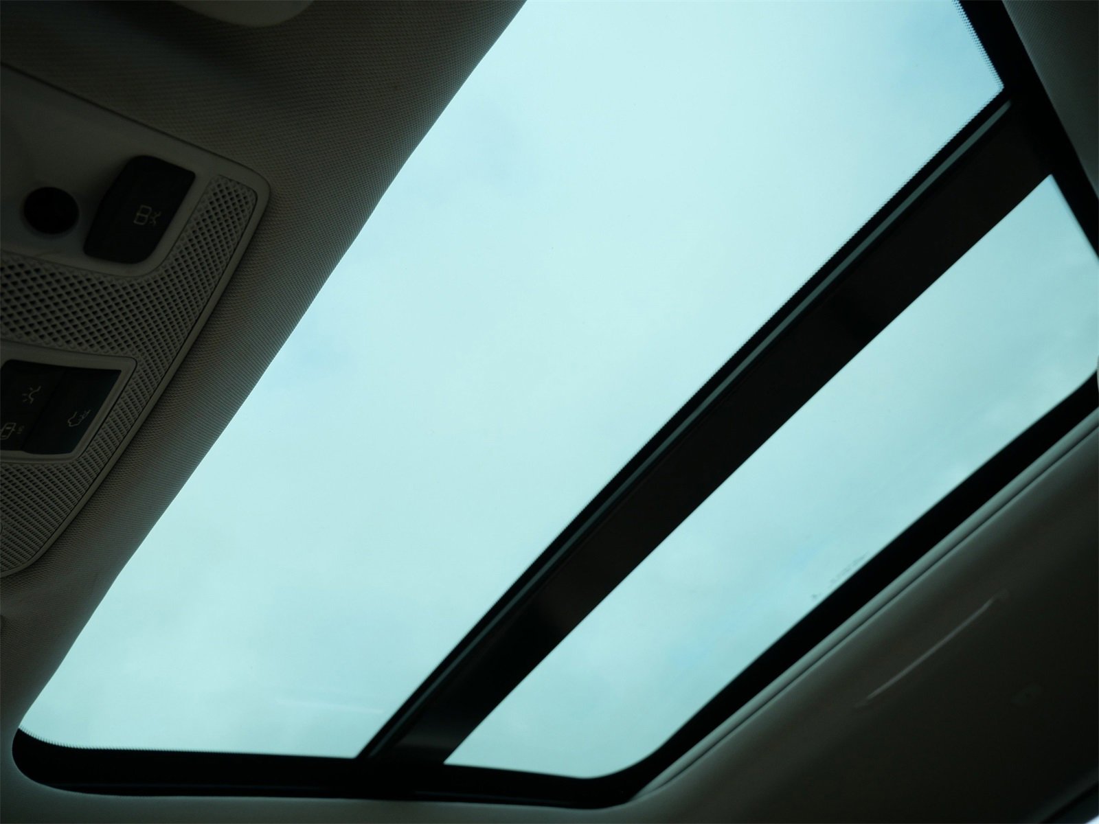 Used 2017 INFINITI QX30 Premium w/ Navigation Package image 23