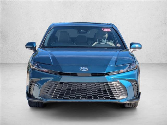 Used 2025 Toyota Camry SE image 2