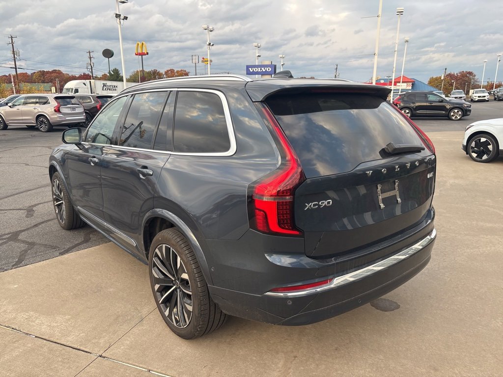 Certified 2025 Volvo XC90 B6 Plus image 9