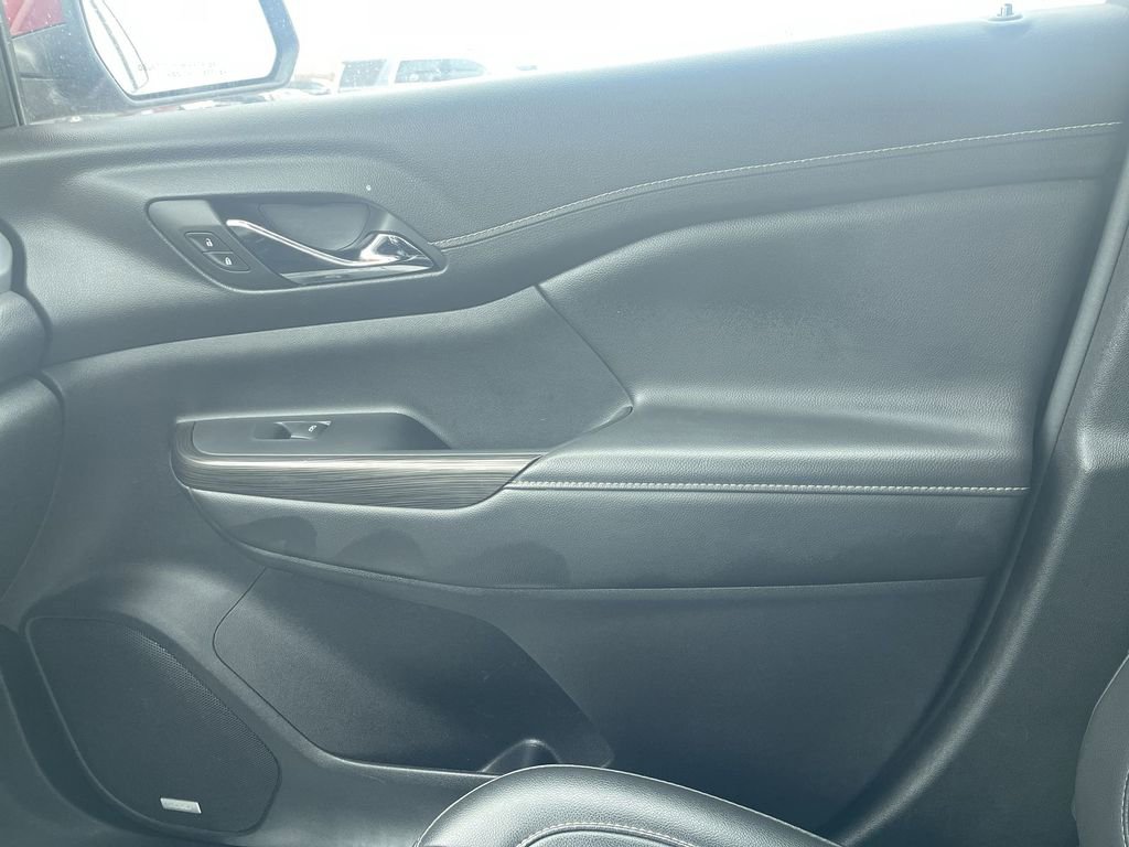 Used 2023 GMC Acadia SLT image 22