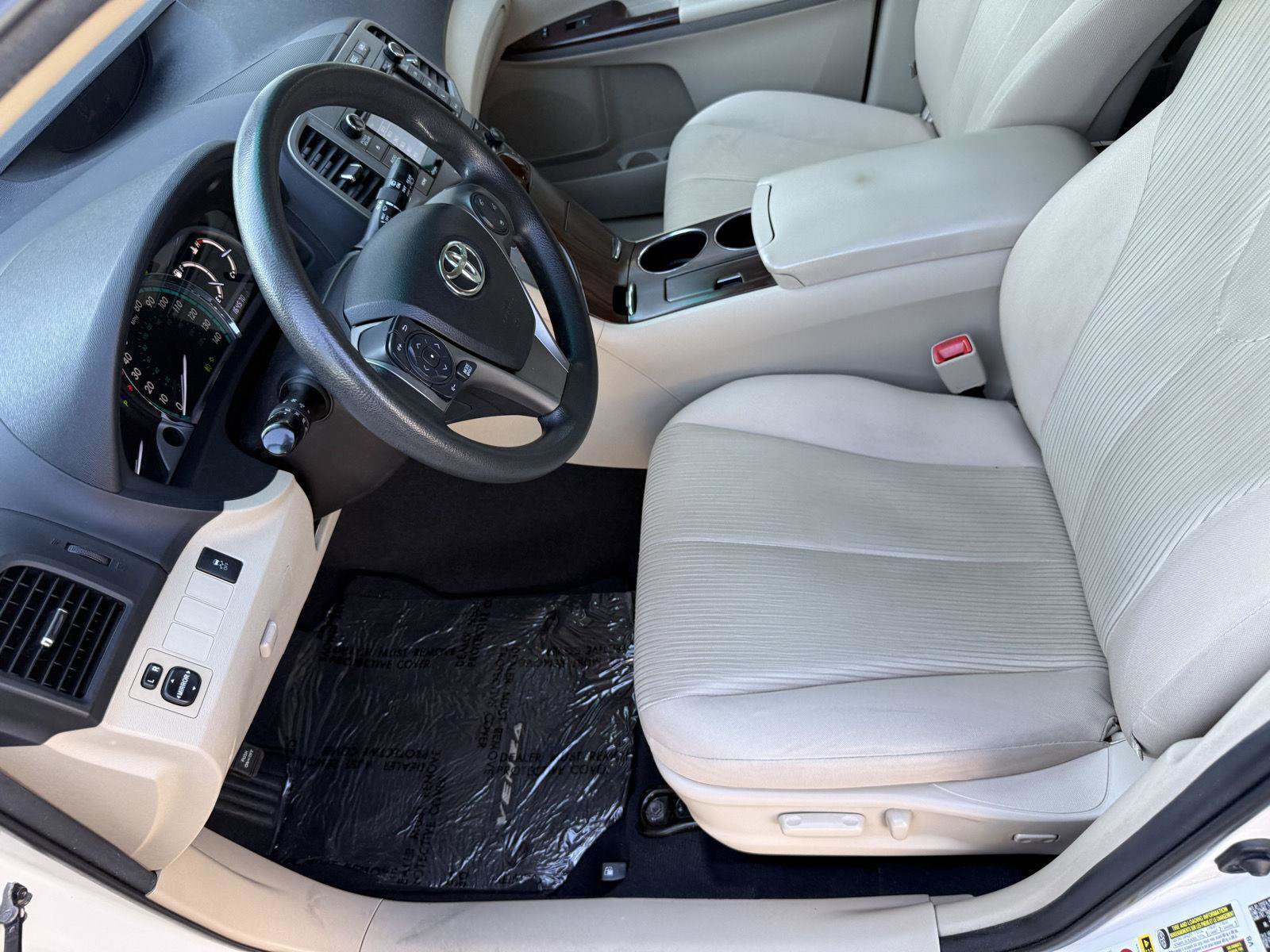 Used 2015 Toyota Venza LE AWD/4WD image 11