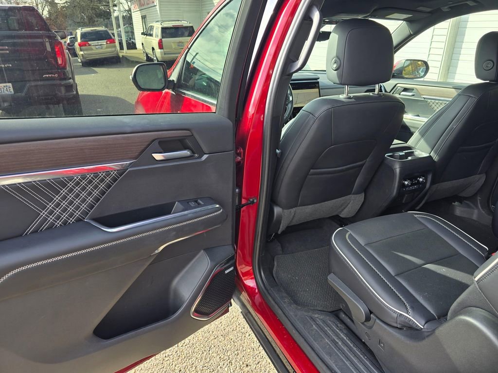 Used 2024 GMC Acadia Denali w/ Super Cruise Package image 16