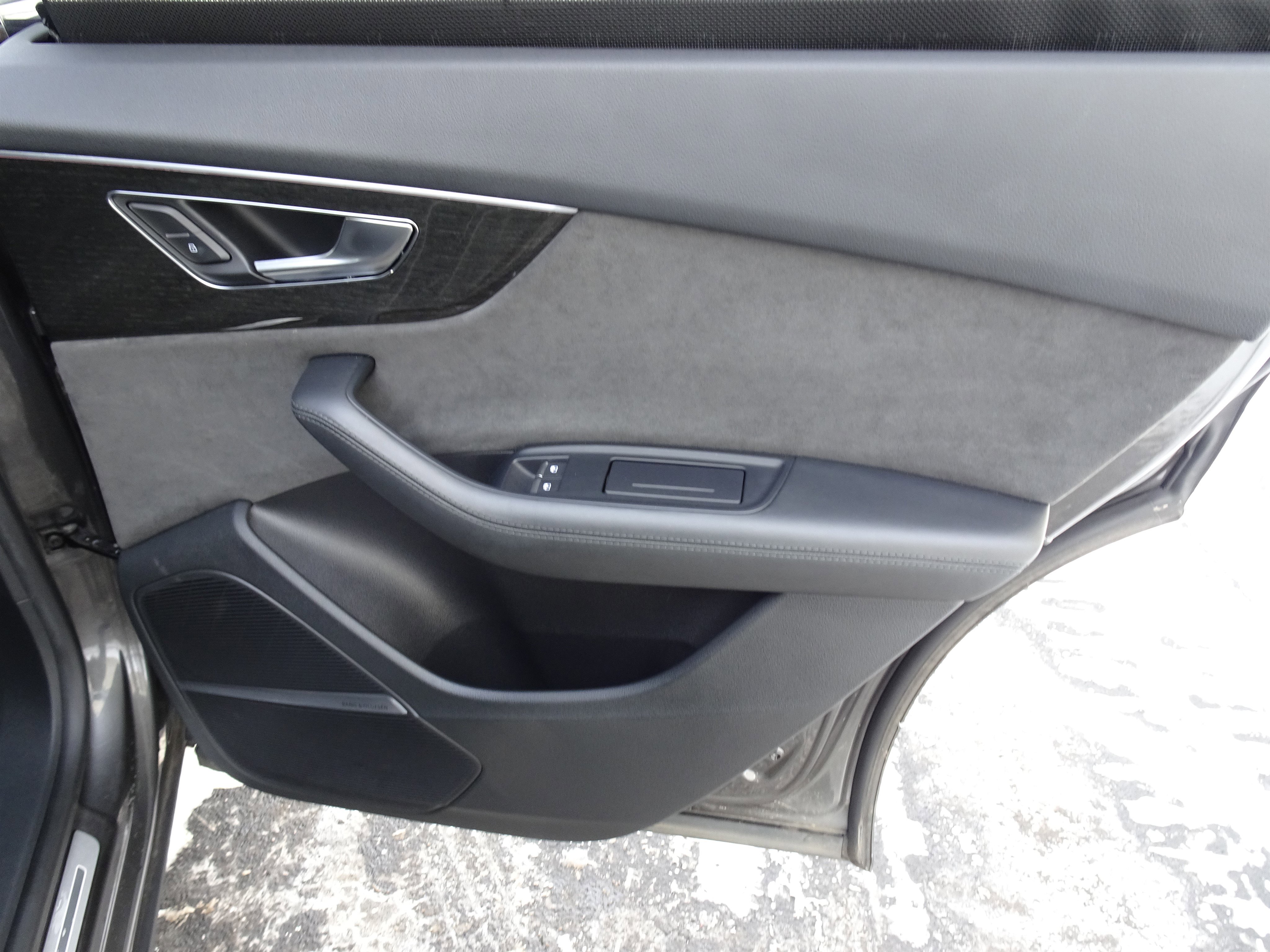 Used 2019 Audi Q8 Prestige w/ Luxury Package image 22