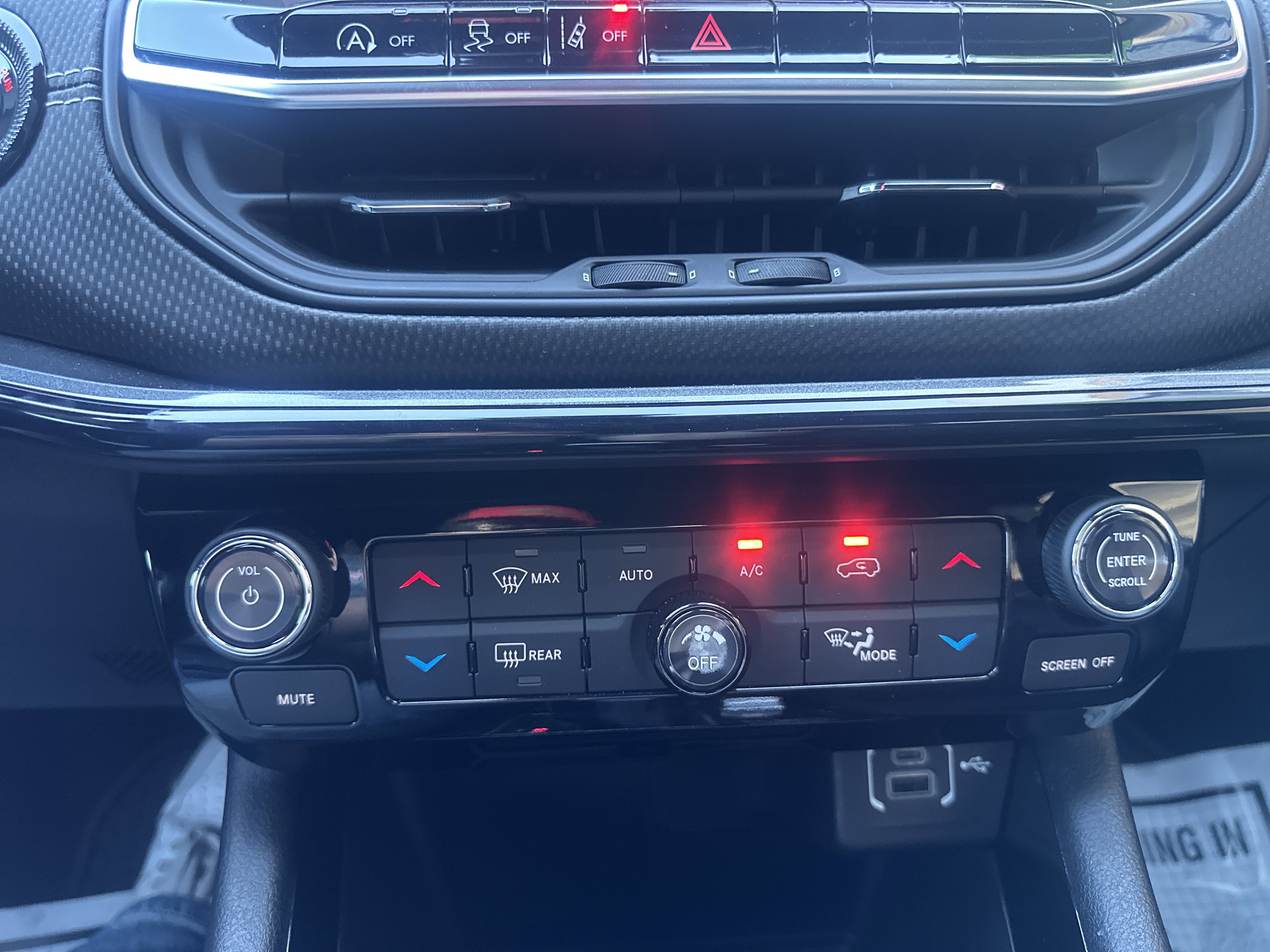 Used 2024 Jeep Compass Latitude w/ Convenience Group image 21