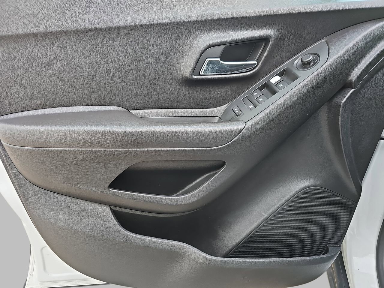 Used 2020 Chevrolet Trax LS w/ Tint and Cruise Package image 31