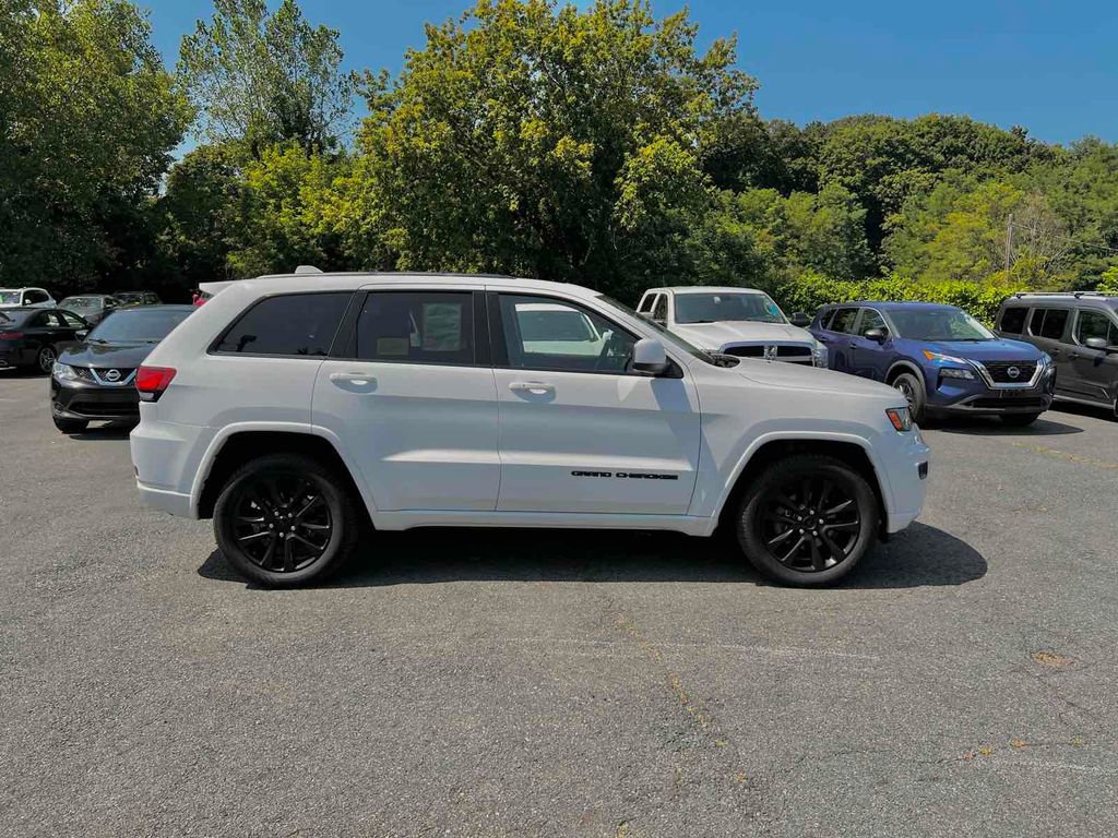 Used 2020 Jeep Grand Cherokee Altitude image 8