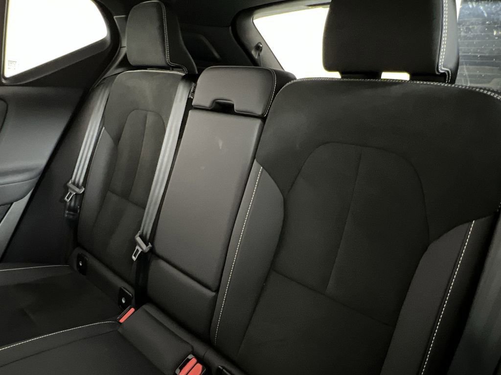 Certified 2025 Volvo XC40 B5 Plus image 25